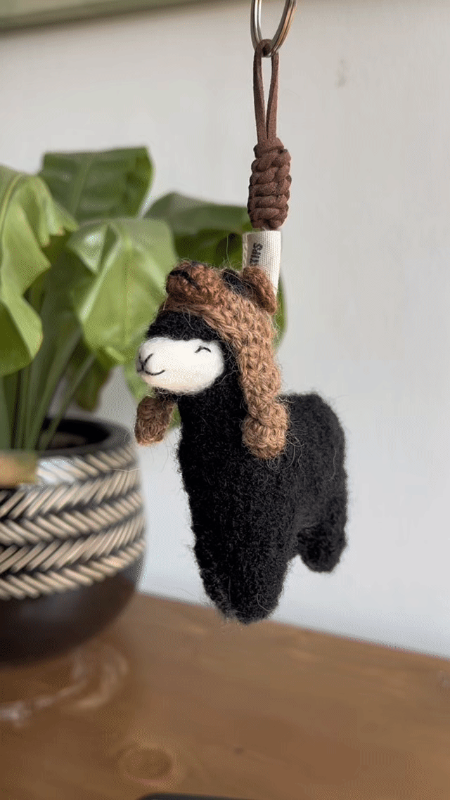 Llavero Alpaca Kusi (gorrito capibara)