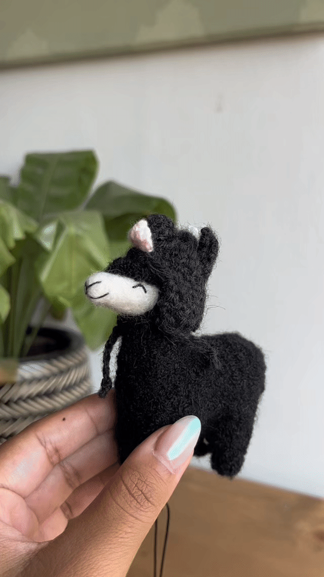 Llavero Alpaca Kusi (gorrito perro peruano)